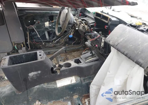 1998 Jeep Cherokee Classic/Sport from USA, damaged, VIN 1J4FJ68S8WL194570